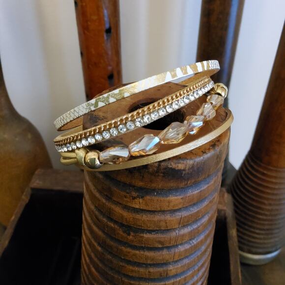 Magnetic Glass Bead Faux Leather Animal Print Layered Bracelet - Picture 3 of 8